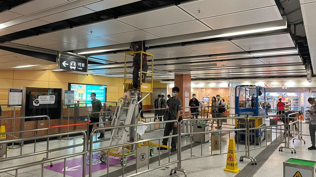 啟德站有天花漏水港鐵 與天雨無關 本地 商業電台1903