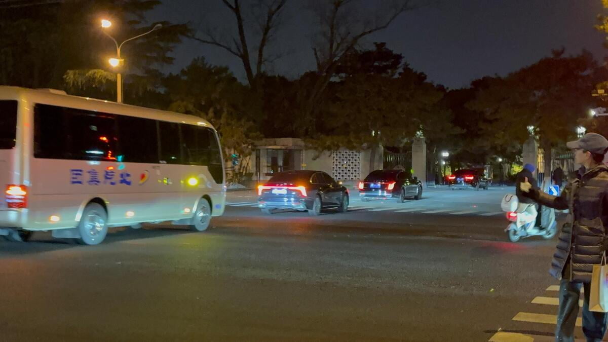 圖：李家超抵京　料明日向習近平述職  李家超車隊抵達釣魚台國賓館　陳慤攝