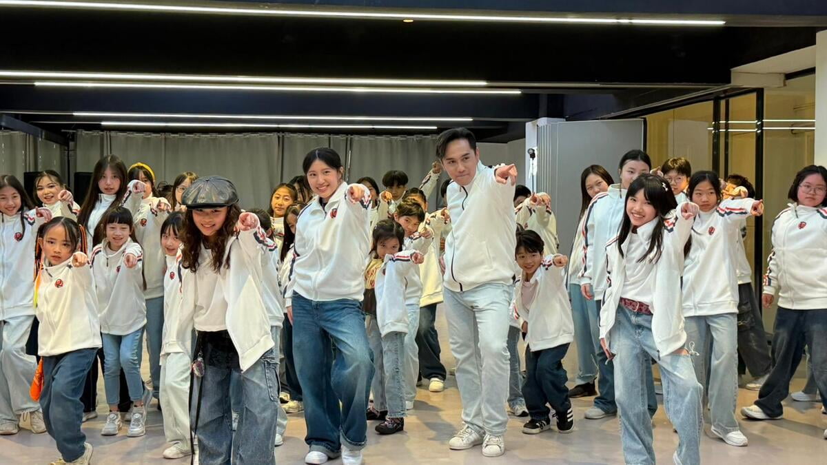 圖：兒童街舞團參與馬年花車巡遊表演　盼舞出希望  有本地兒童街舞學校首次表演　黃嘉妍攝