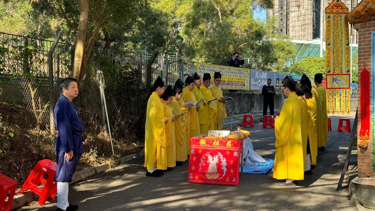 圖：大埔大王爺廟辦法事超度宏福罹難者　善信冀死者安息  大埔大王爺廟為宏福苑罹難者舉行超度祈福法會　黃子希攝