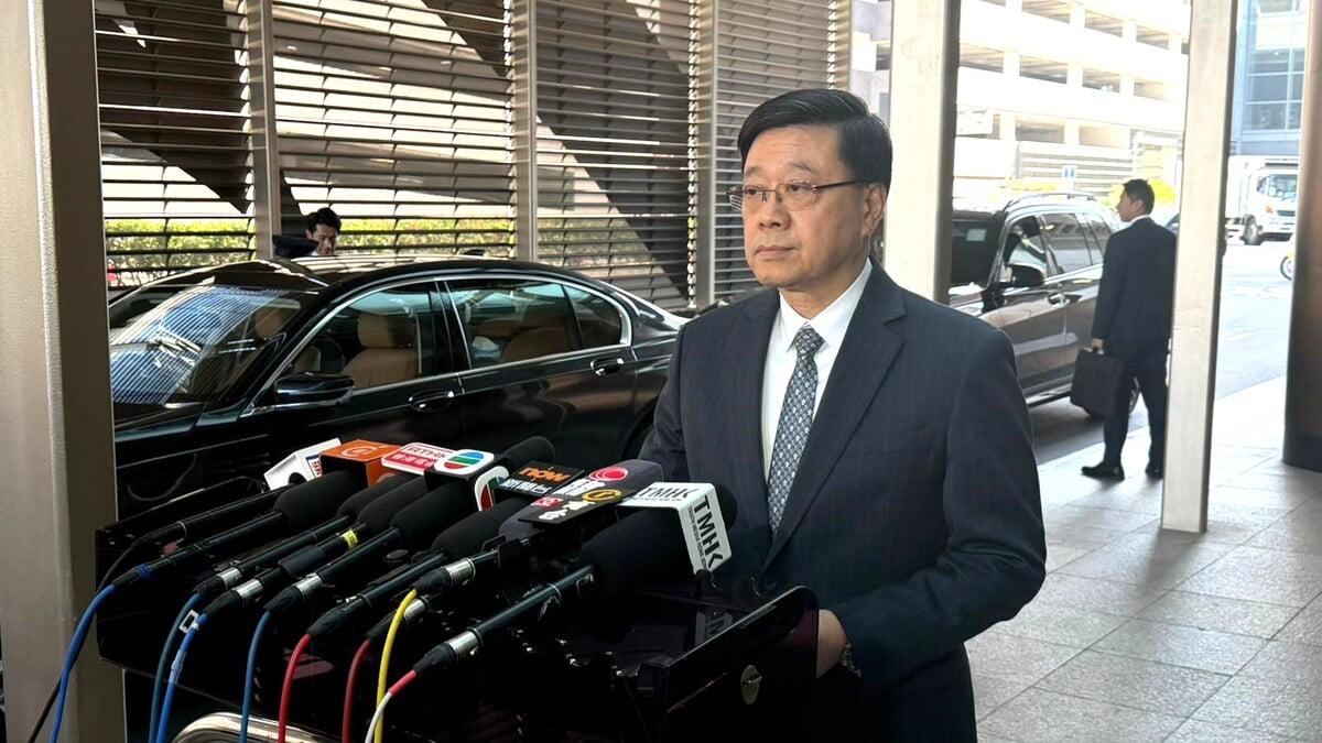 圖：李家超啟程赴京述職　將匯報宏福苑火災等民生情況  李家超啟程赴北京述職　黃嘉妍攝