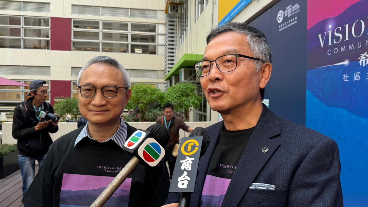 圖：「守望．同行」計劃已接觸133位宏福苑罹難者家屬　提供輔導  林正財（右）表示將因應家屬需要延長計劃　黃子希攝