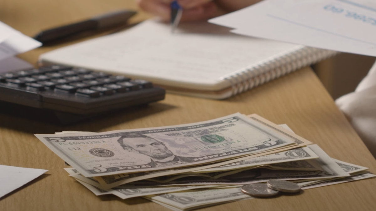 美國國債突破37萬億美元料現財年利息支出達1.2萬億｜財經｜商業電台881903