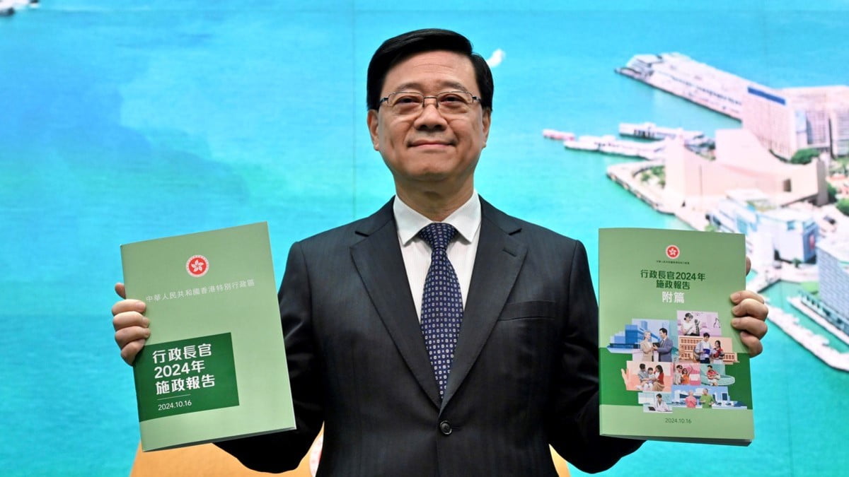 《施政報告》封面綠色 李家超：代表和諧活力和繁榮