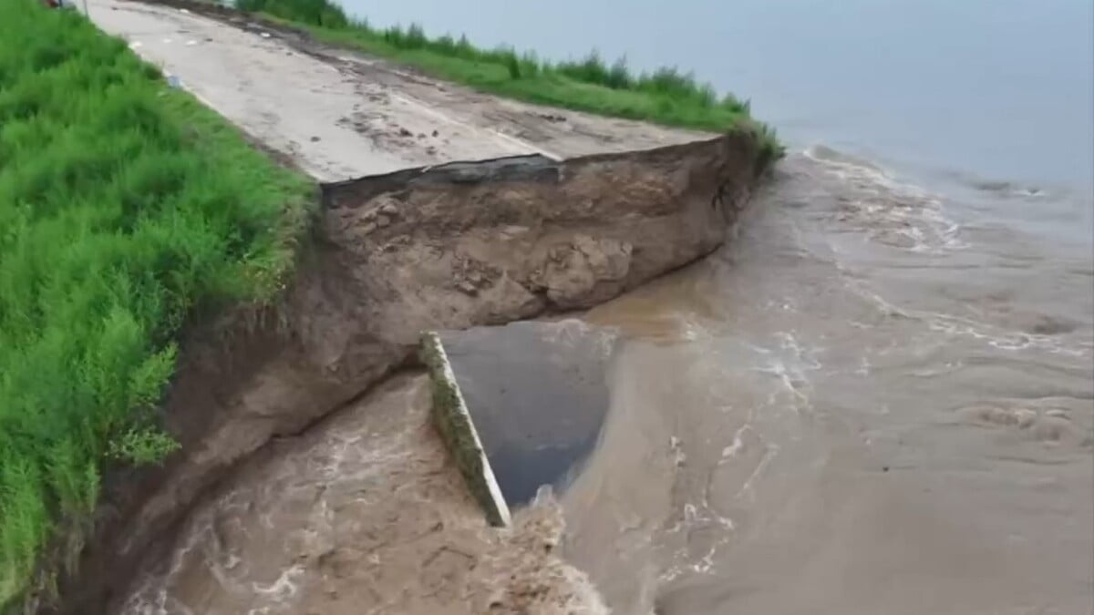 中国海警梅山舰编队在钓鱼岛领海内维权巡航