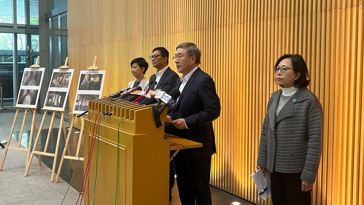 圖：宏福苑7幢樓宇居民　下月20日起分批返單位執拾3小時  卓永興聯同多名局長公布宏福苑住戶上樓安排     鄭梓峰攝