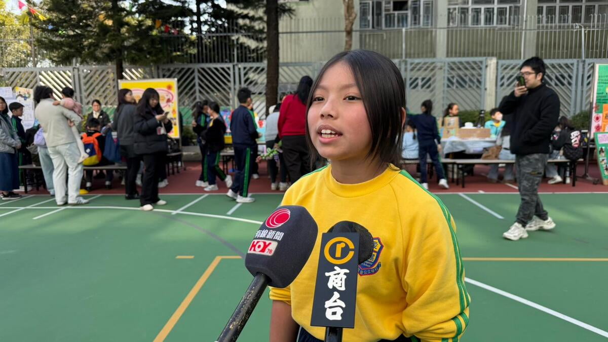 圖：大埔浸小新學年遷新校舍　家長樂見有永久校舍  小四學生指舊校舍有很多畫作等充滿回憶　黃嘉妍攝