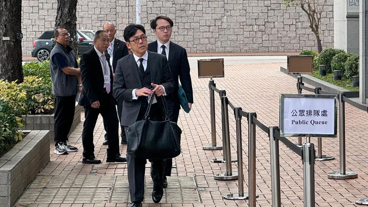 圖：宏福苑5級火｜獨立委員會下月19月辦首場聽證會  獨委會其中一位代表大律師李澍桓（前）出席會議　黃子希攝