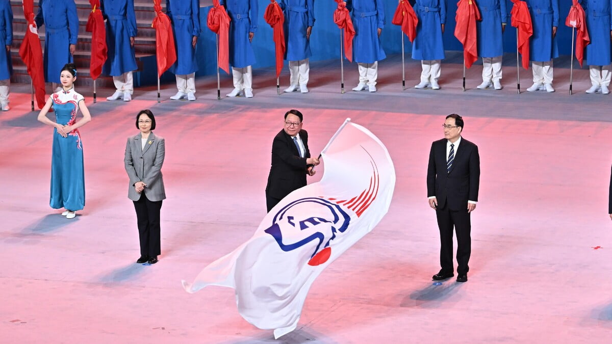 圖：殘特奧會晚上在深圳閉幕　 共超創15項世界紀錄  陳國基參與會旗交接儀式。