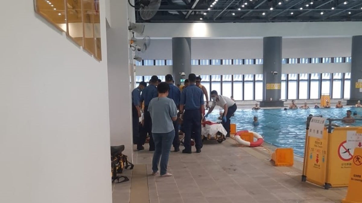 男子摩士公園泳池遇溺 送院搶救無效不治