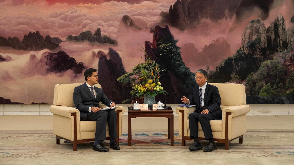 圖：毛樂禮：沈春耀關心大埔火災　相信政府會妥善處理  毛樂禮（左）拜會沈春耀（右）