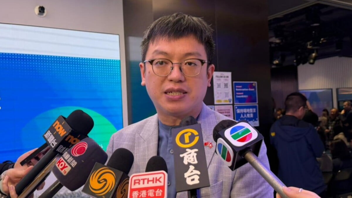 圖：何啟明冀宏福苑居民看到現實　覓最佳安置方案  何啟明冀宏福苑居民為自己及社區尋覓最佳安置方案　黃嘉妍攝